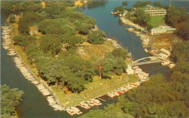 postcard-toronto-centre-island-royal-canadian-yacht-club-aerial.jpg