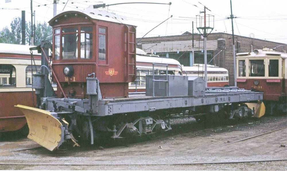 photo-toronto-ttc-snowplow-streetcars-and-other-equipment-russell-car-barn-1969-unknown-photographer.jpg