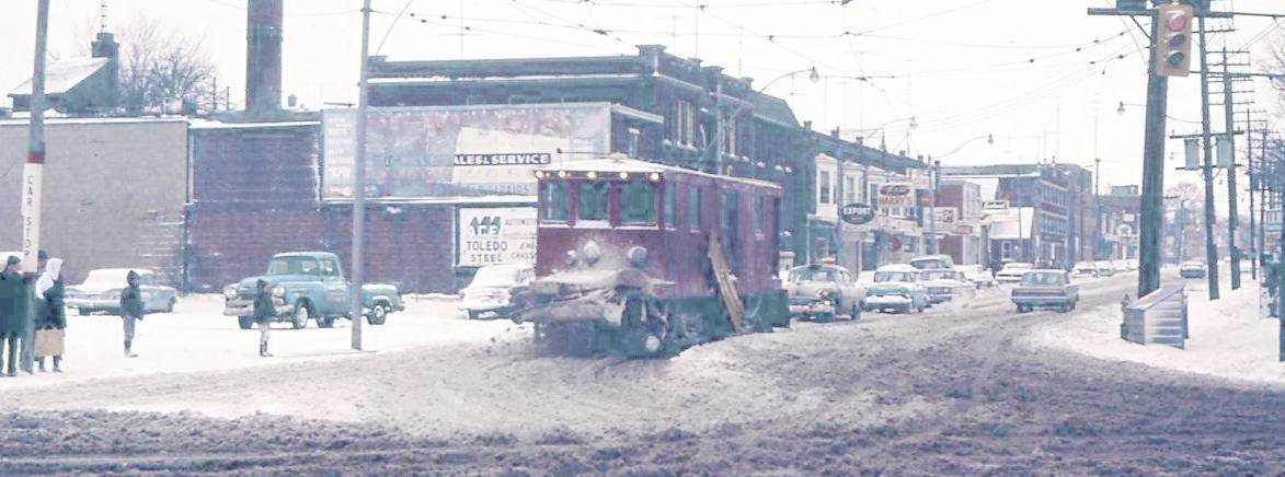 photo-toronto-broadview-and-danforth-ttc-snow-plow-in-heavy-snow-19651.jpg