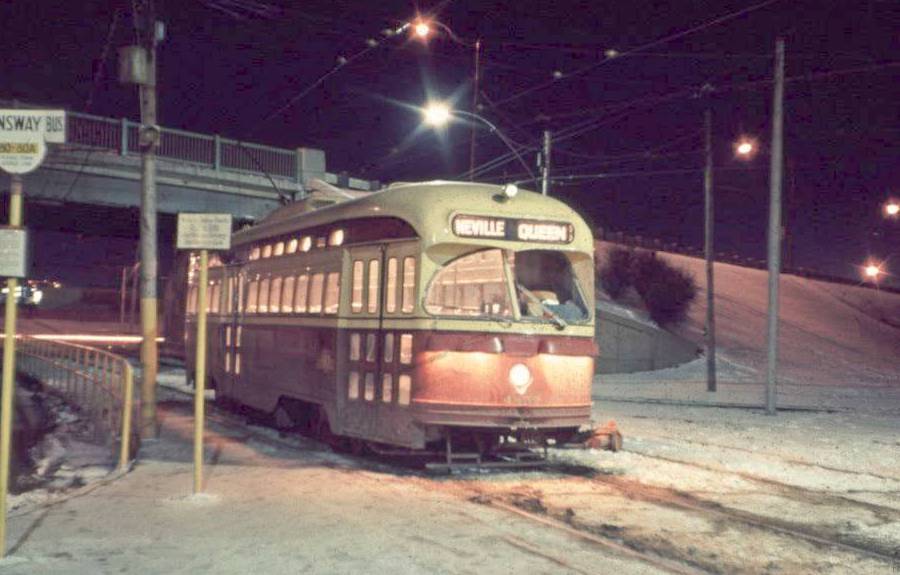 photo-toronto-queensway-ttc-stop-pcc-streetcar-night-1971.jpg