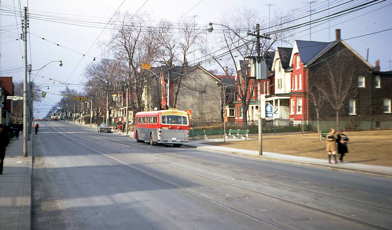 A PHOTO - TORONTO - OSSINGTON AVE NEAR OSSINGTON CRES - TROLLEY BUS PULLED OVER - TWO SCHOOL GIRLS WALKING WITH BOOKS - HOUSESES - 1969