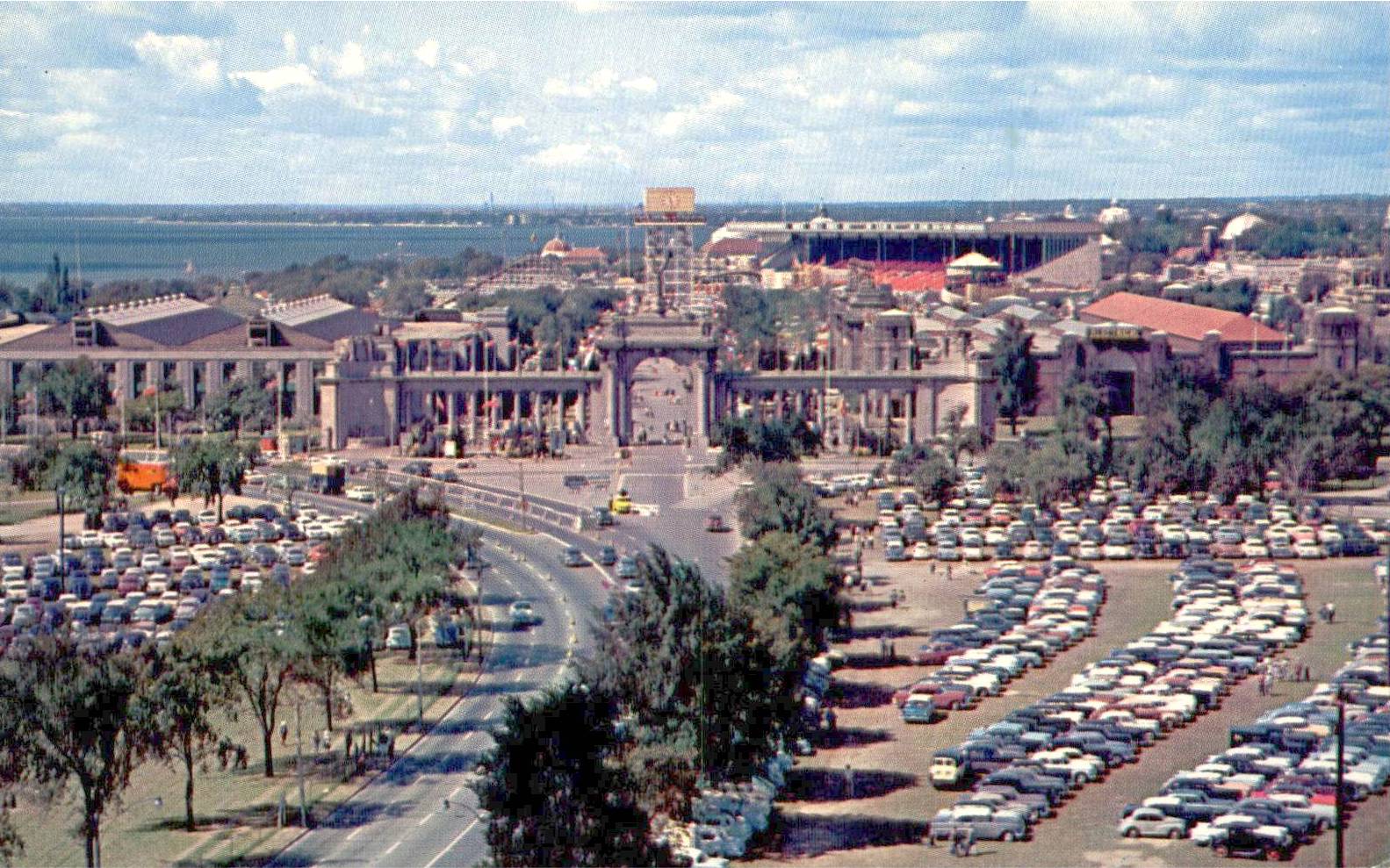xx postcard - toronto - exhibition - aerial panorama looking w- princes gate - note how they parked - 1960s
